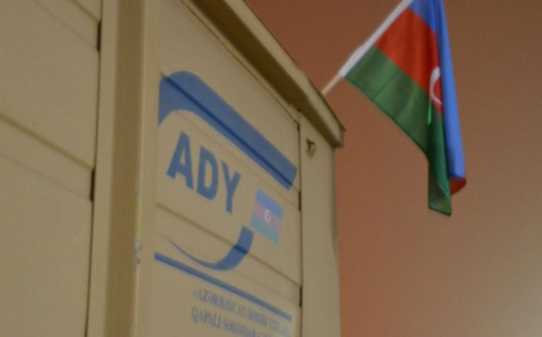 Azərbaycan bayraqlı ilk qatar Türkiyədə