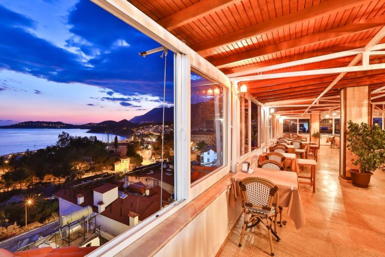 Kaş da harada qalmaq olar ? Otel  tövsiyələri hansılardır