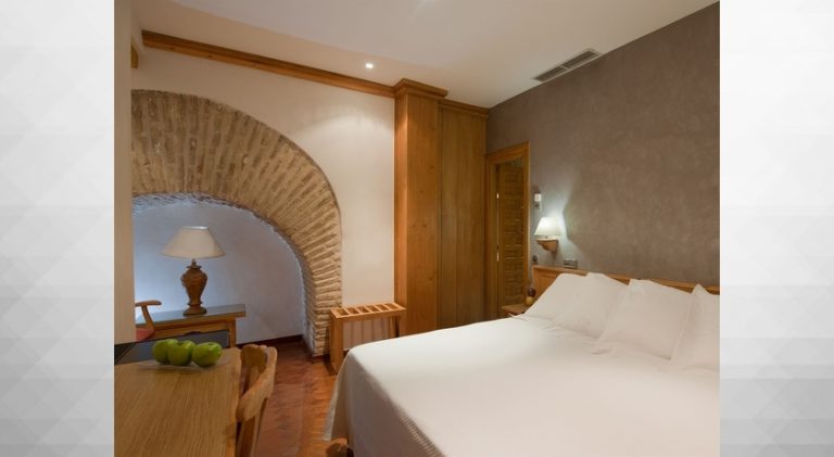 Toledada hansı otellərdə qala bilərik ?