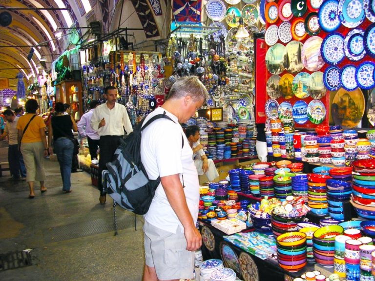 Turistlər bütün dünyada qiymətlərin artmasından şikayətlənirlər