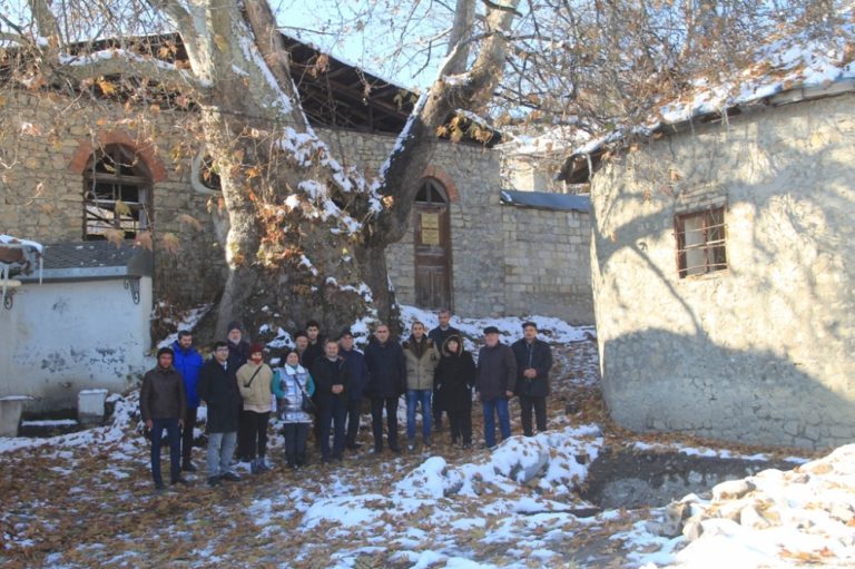 Basqalda kəlağayı sənətinin inkişafı ilə bağlı müzakirələr aparılıb