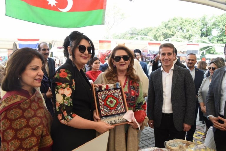 Azərbaycanın Pakistandakı səfirliyi İslamabadda ənənəvi xeyriyyə bazarında iştirak edib