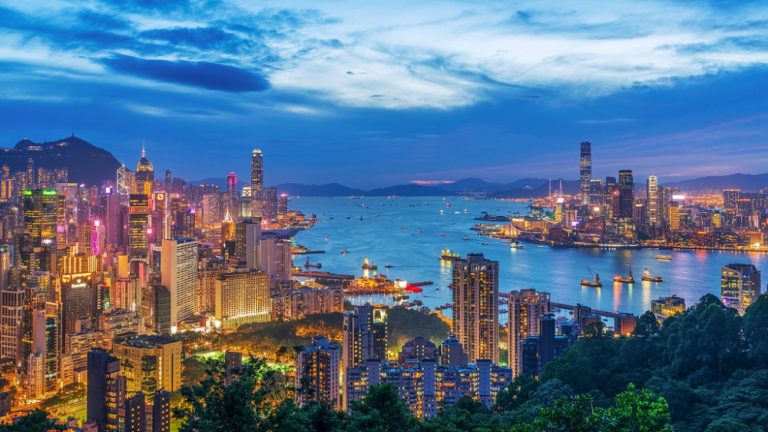 İğtişaşlar səbəbindən Honkonqa səfər edənlərin sayı 43,7 faiz azalıb