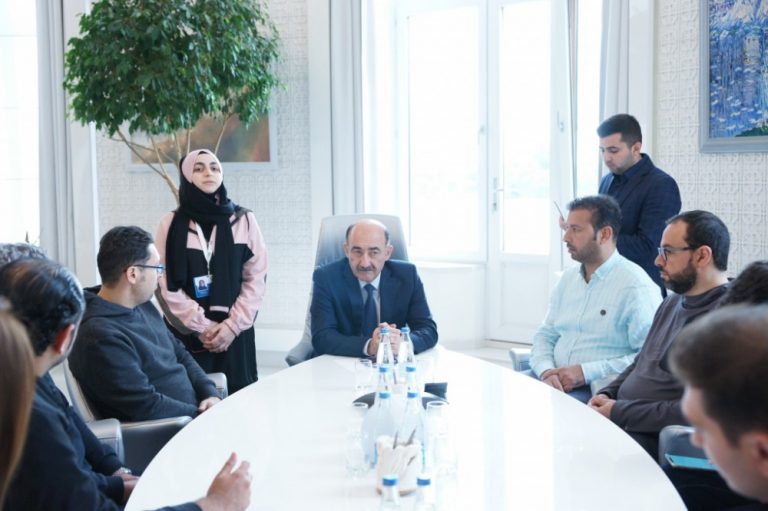 Mədəniyyət naziri Əbülfəs Qarayev Bəhreyn Krallığının ölkəmizdə səfərdə olan nümayəndə heyəti ilə görüşüb