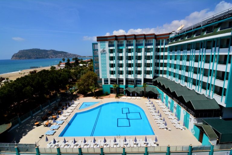 Bakı Parisi qabaqladı: Hotellər “ulduz”ları necə alıb?